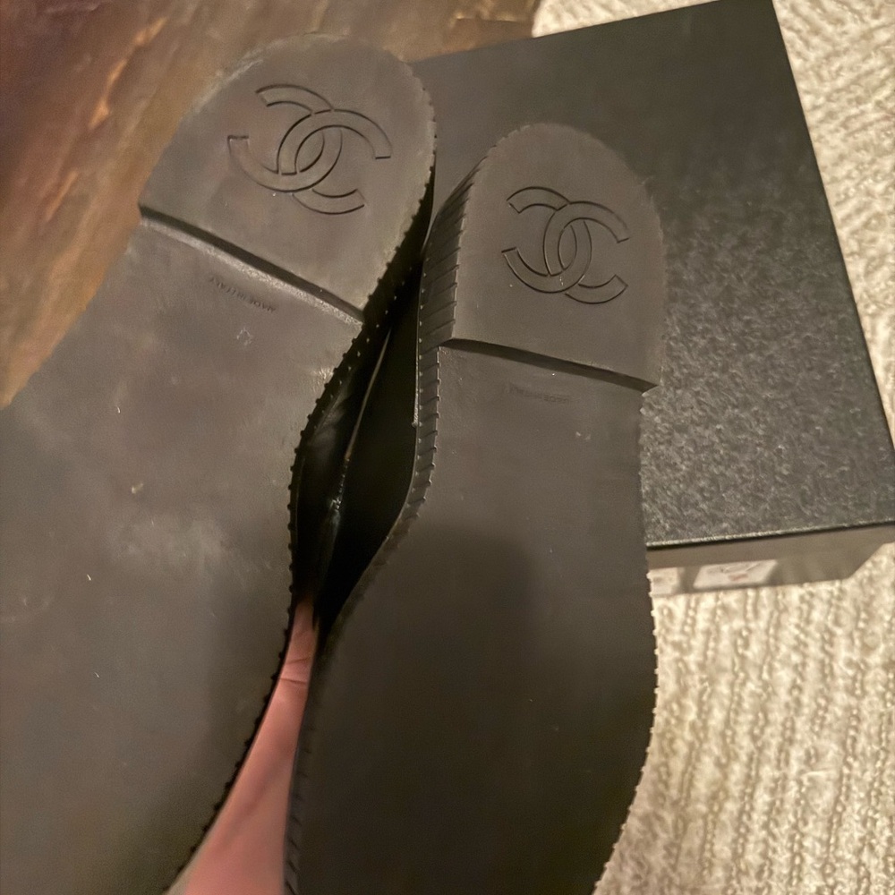 Chanel cruise 2024/2025 Shiny Crumpled Calfskin Black Moccasins - Picture 6 of 16